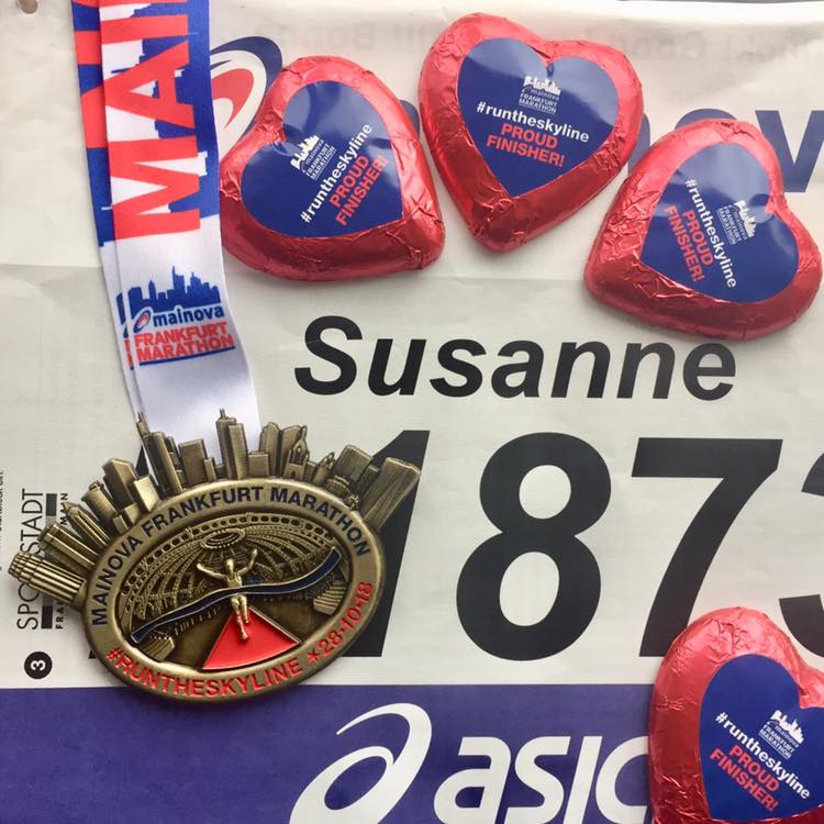 Die Red Runners trotzen Wind und Wetter beim Frankfurt Marathon