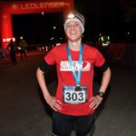 Glücklich im Halbmarathon-Ziel