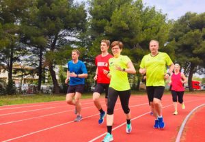 Tempotraining auf der roten Laufbahn