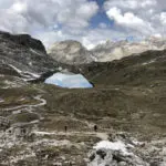 Bergsee und Läufer