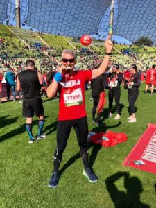 RUNNING Company_Helmut stolz im Ziel München Marathon